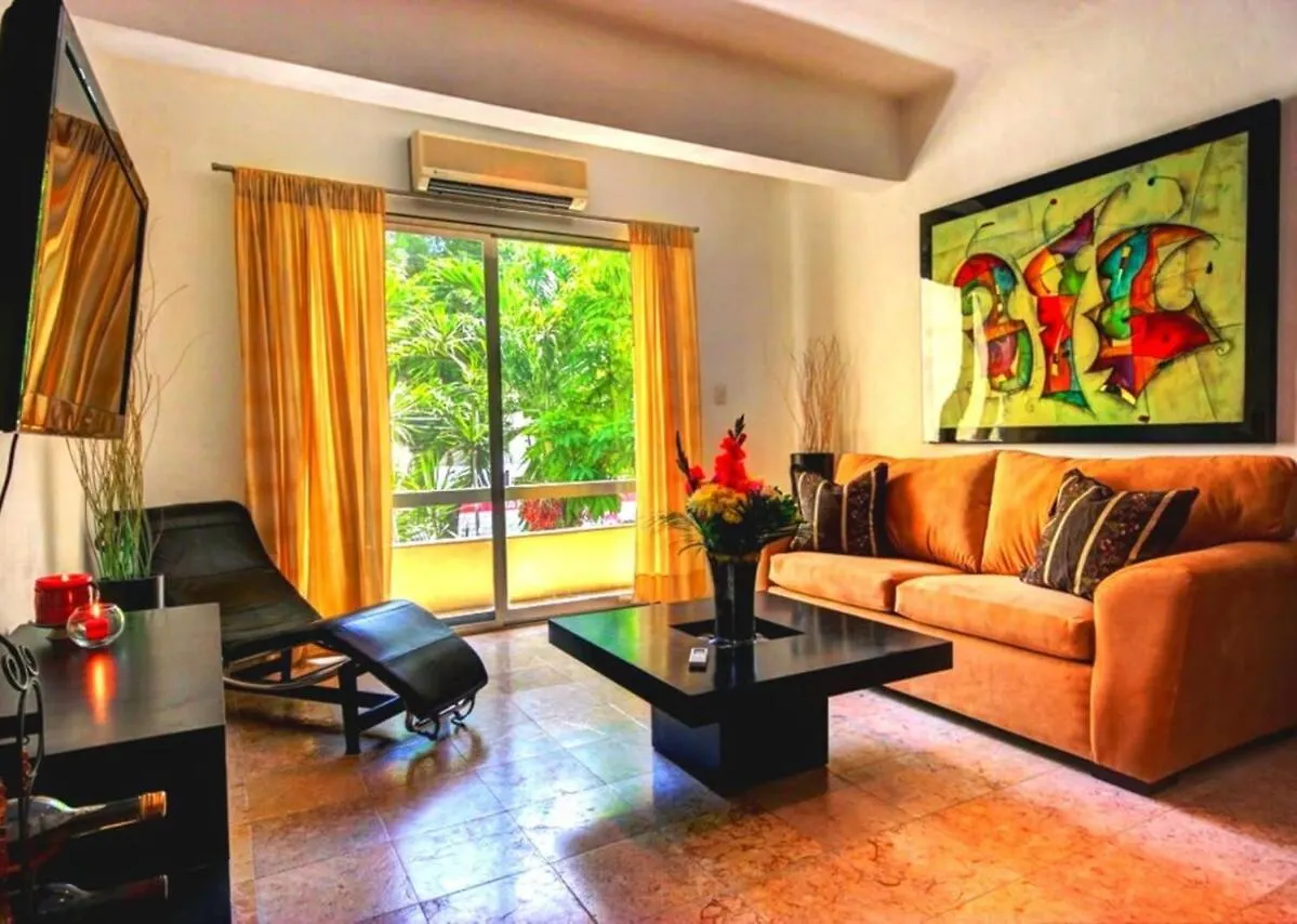In Heart Of It All-Steps To Town, Beach & 5Th Ave! Apartment Playa del Carmen
