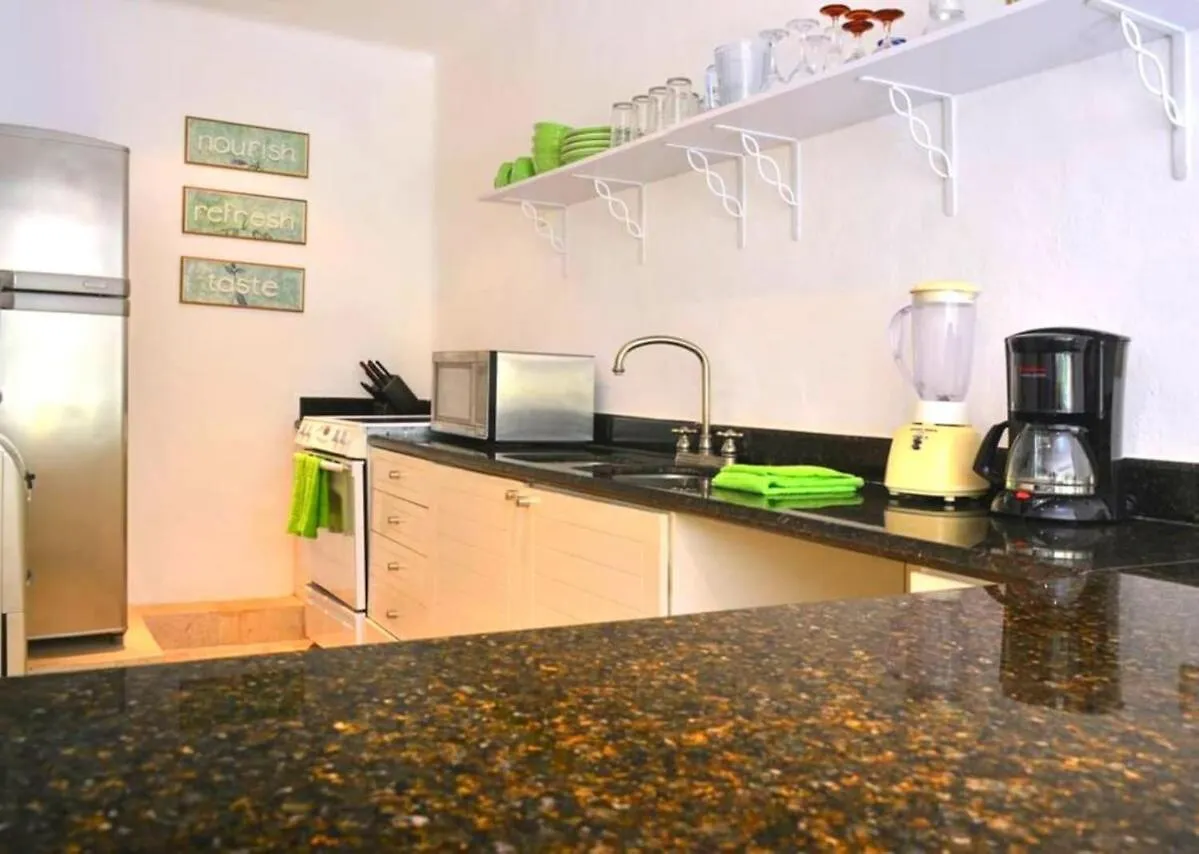 In Heart Of It All-Steps To Town, Beach & 5Th Ave! Apartment Playa del Carmen Mexico