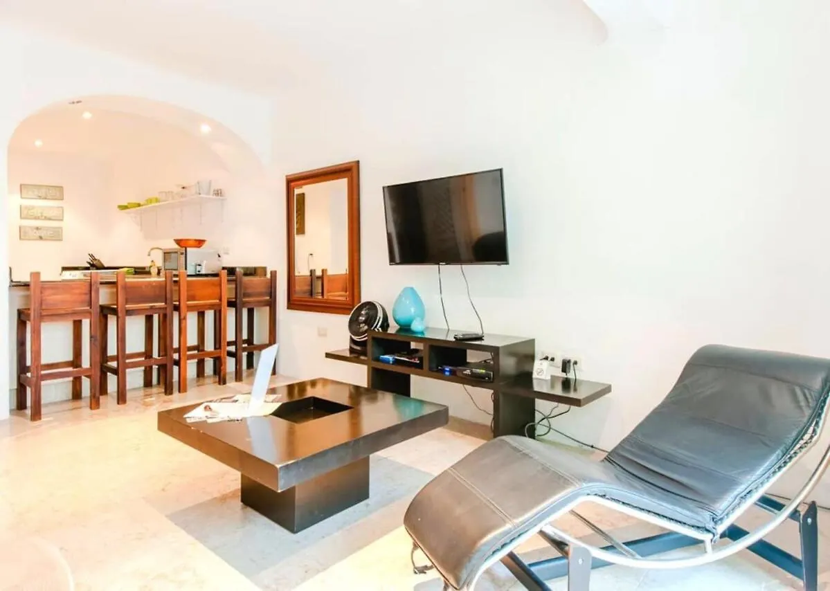 In Heart Of It All-Steps To Town, Beach & 5Th Ave! Apartment Playa del Carmen